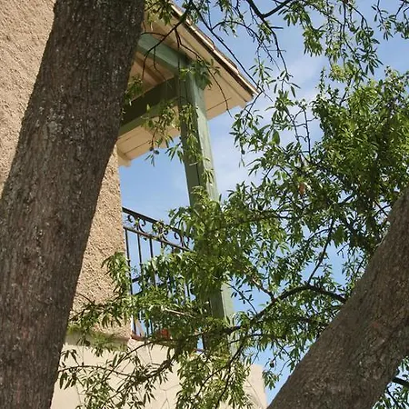 Les Amandiers Bed and breakfast